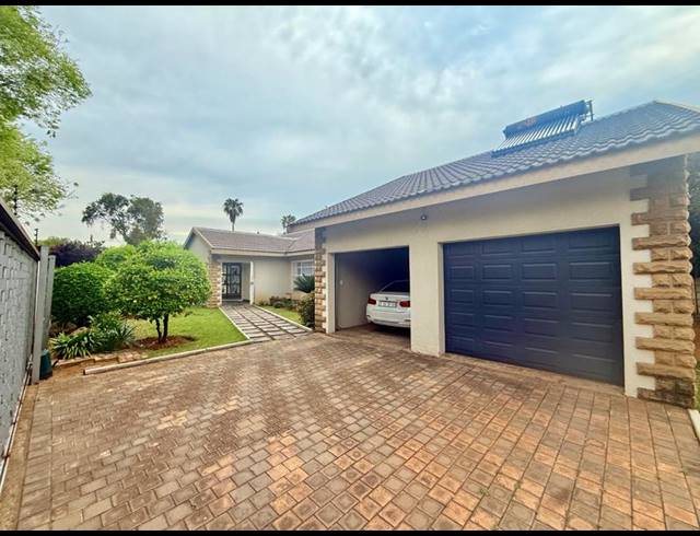 5 BEDROOM HOUSE FOR SALE IN FLORA GARDENS